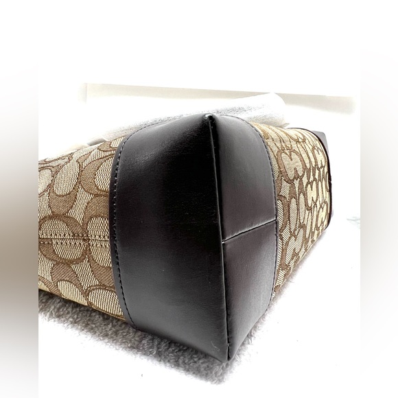 ❌SOLD! NWT! Coach Outline Sig Zip Tote Handbag Khaki/Brown Msrp:$250.00 - Picture 5 of 8